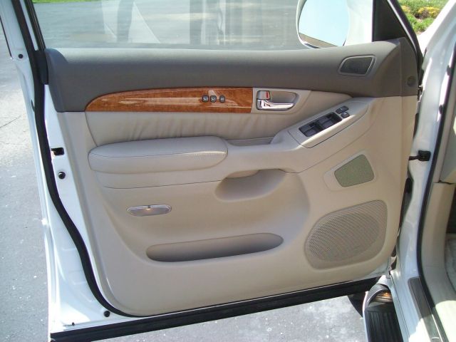 2005 Lexus GX 470 Scion XB