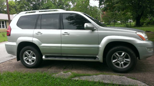 2005 Lexus GX 470 Scion XB