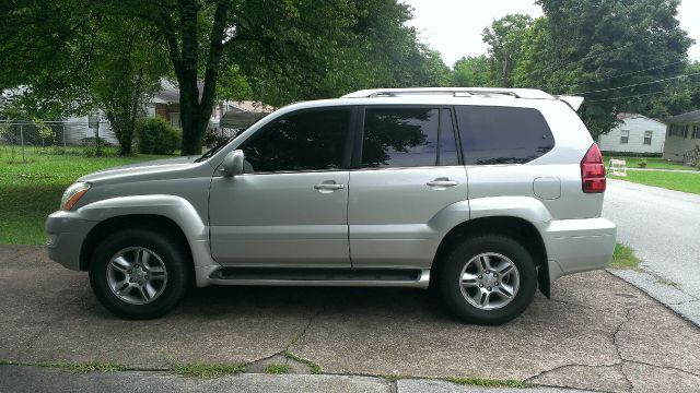2005 Lexus GX 470 Scion XB
