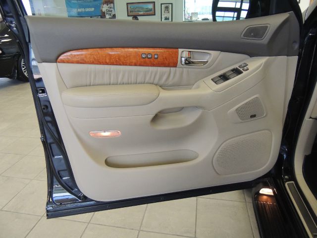 2006 Lexus GX 470 Scion XB