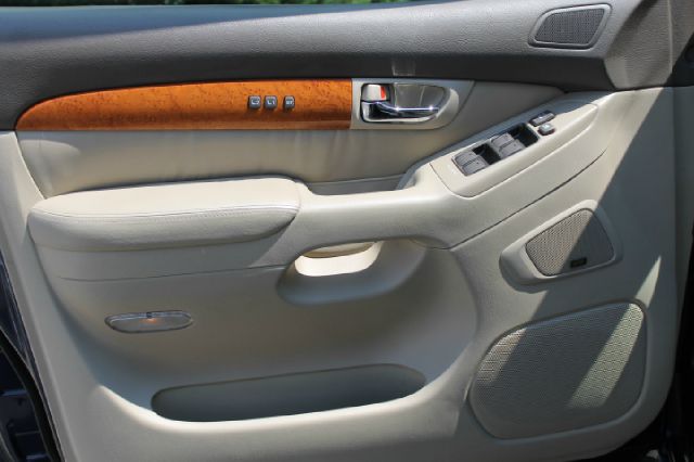 2007 Lexus GX 470 Scion XB