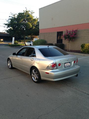 2001 Lexus IS 300 Base