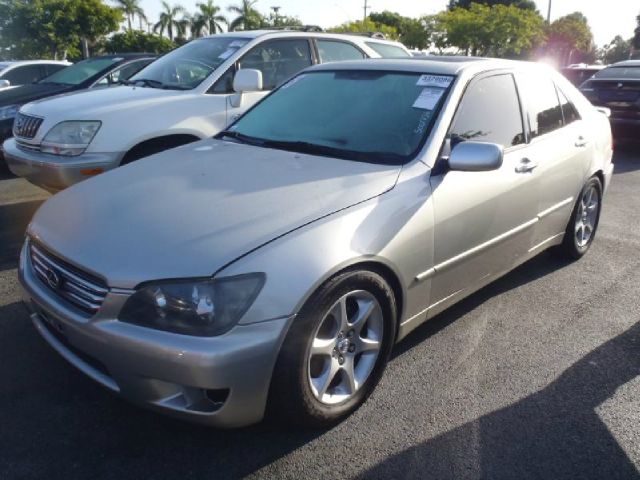 2002 Lexus IS 300 LE Popular Package Sedan