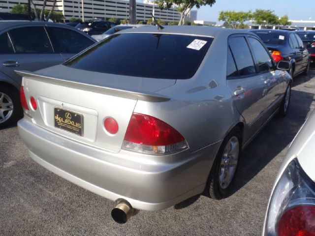 2002 Lexus IS 300 LE Popular Package Sedan