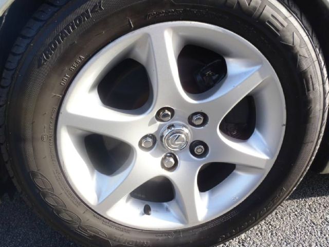 2002 Lexus IS 300 LE Popular Package Sedan