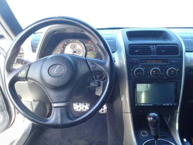 2002 Lexus IS 300 LE Popular Package Sedan