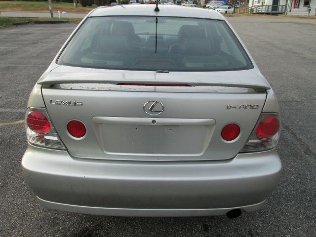 2002 Lexus IS 300 323it