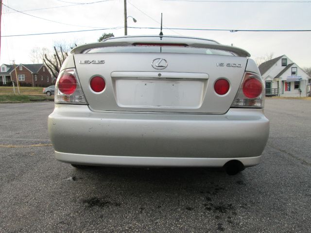2002 Lexus IS 300 323it