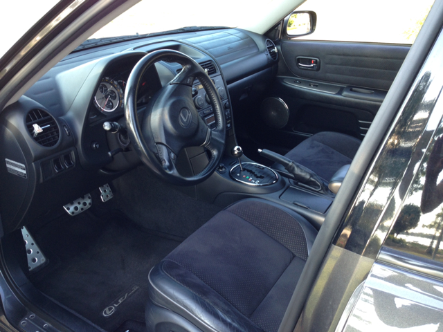 2002 Lexus IS 300 323it