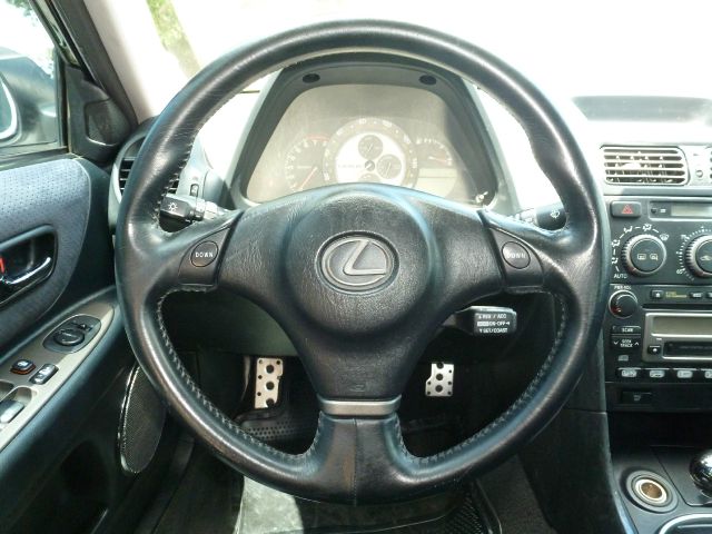 2002 Lexus IS 300 323it