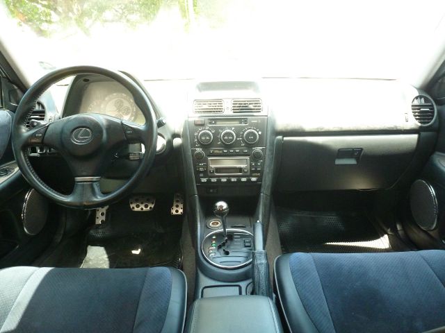2002 Lexus IS 300 323it