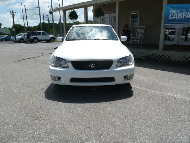 2002 Lexus IS 300 323it