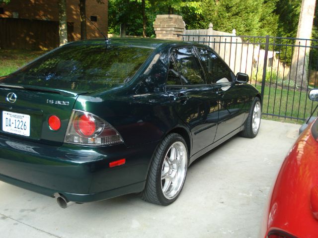 2002 Lexus IS 300 323it