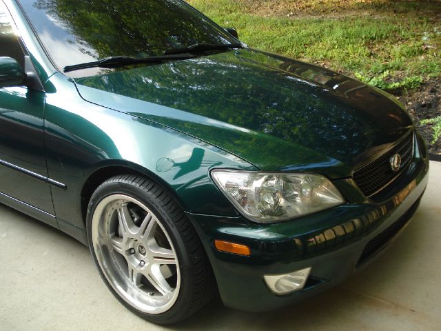 2002 Lexus IS 300 323it