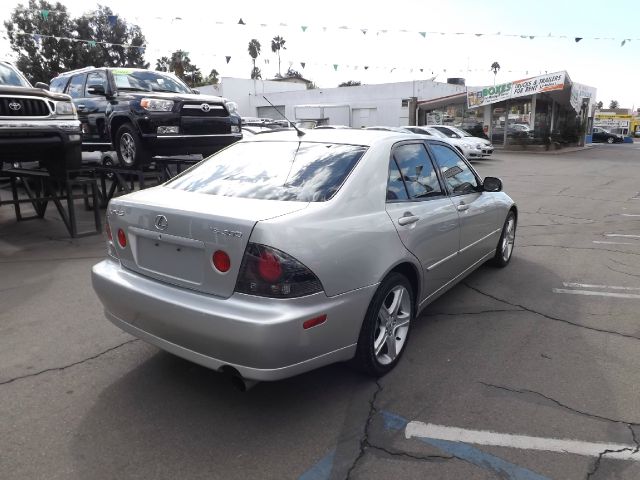 2002 Lexus IS 300 323it