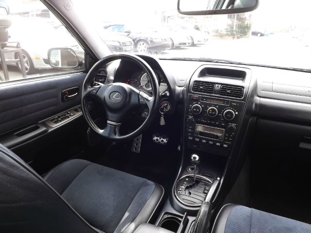 2002 Lexus IS 300 323it