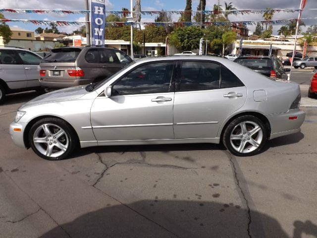 2002 Lexus IS 300 323it