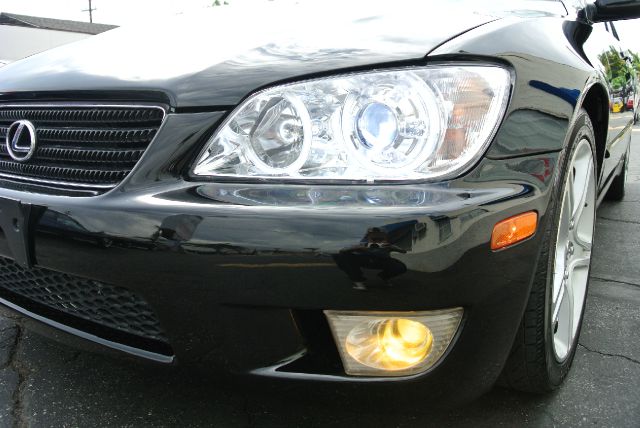 2003 Lexus IS 300 323it