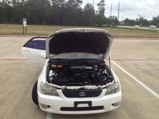 2003 Lexus IS 300 323it