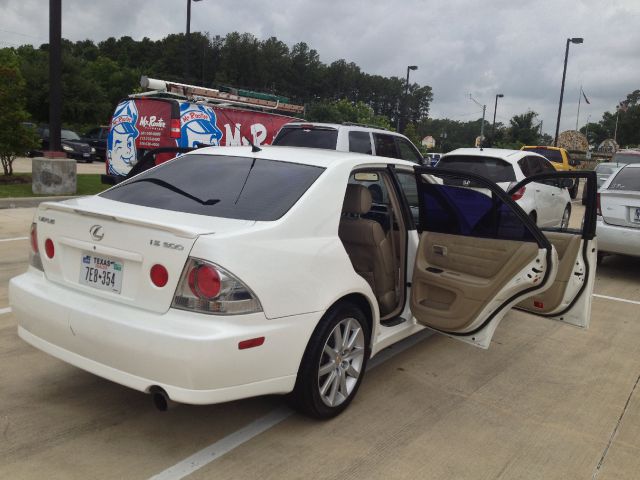 2003 Lexus IS 300 323it