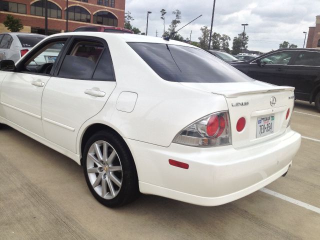 2003 Lexus IS 300 323it