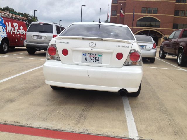 2003 Lexus IS 300 323it