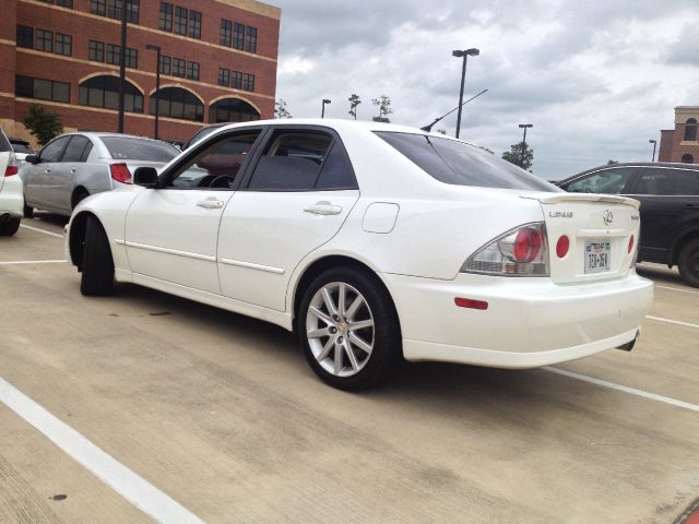 2003 Lexus IS 300 323it