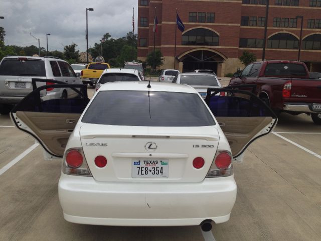 2003 Lexus IS 300 323it