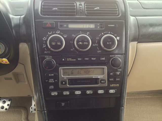 2003 Lexus IS 300 323it