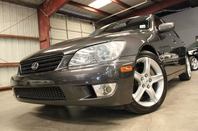 2003 Lexus IS 300 323it