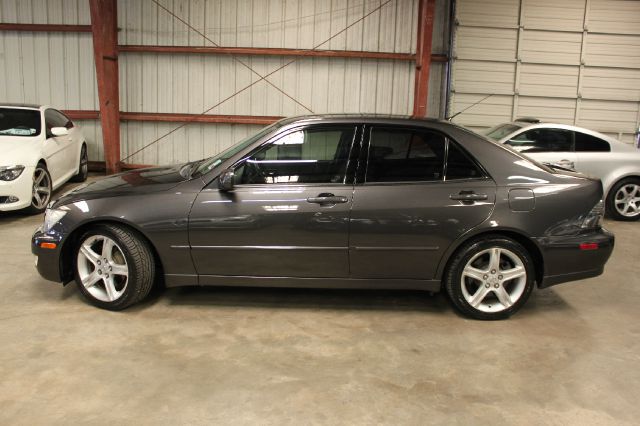 2003 Lexus IS 300 323it