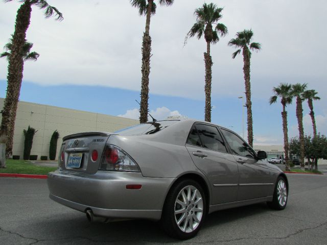 2003 Lexus IS 300 323it