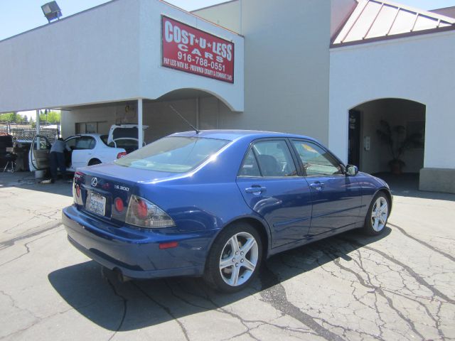 2003 Lexus IS 300 323it