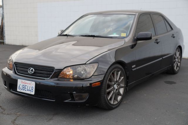 2004 Lexus IS 300 323it