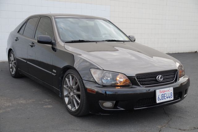 2004 Lexus IS 300 323it