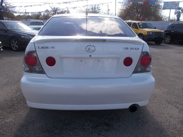 2004 Lexus IS 300 323it