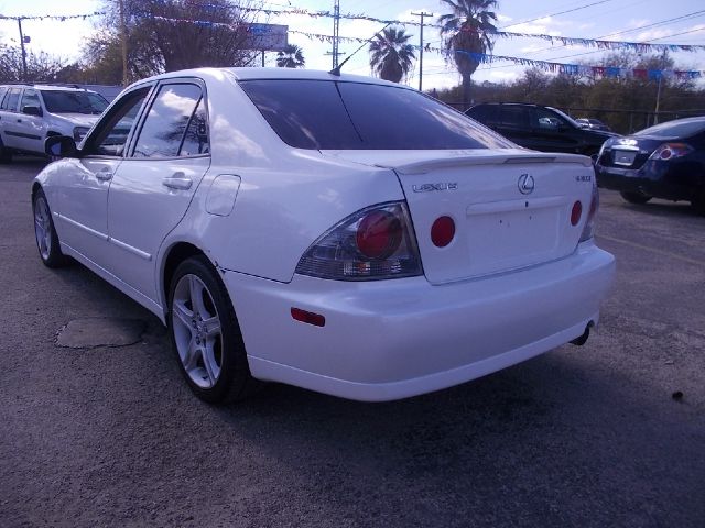 2004 Lexus IS 300 323it