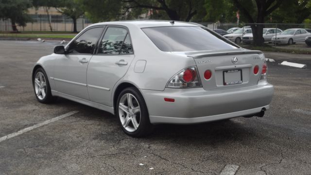 2005 Lexus IS 300 323it