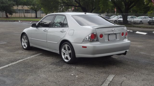 2005 Lexus IS 300 323it