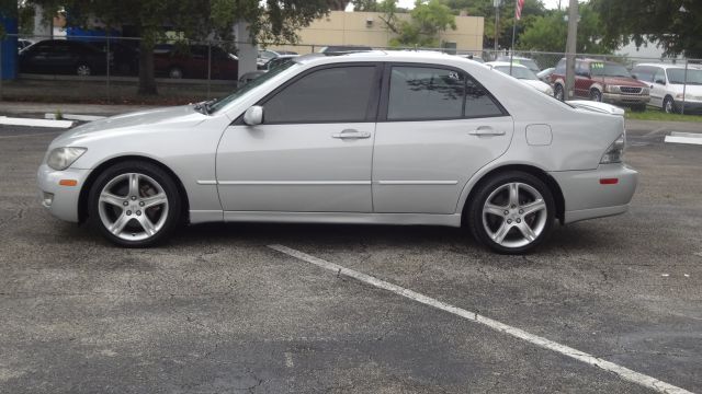 2005 Lexus IS 300 323it