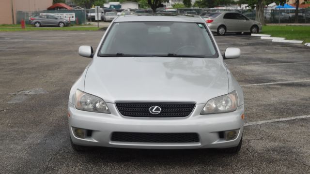 2005 Lexus IS 300 323it