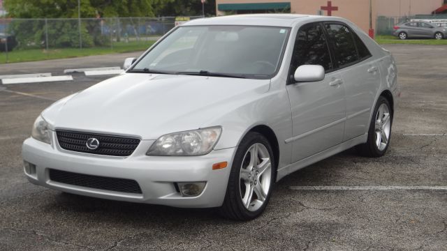 2005 Lexus IS 300 323it
