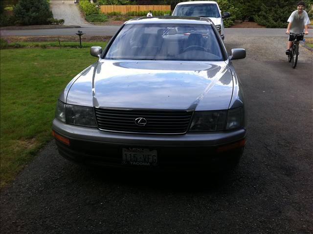 1995 Lexus LS 400 4dr Sdn SE V6 Auto