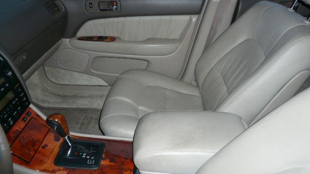 1997 Lexus LS 400 Base