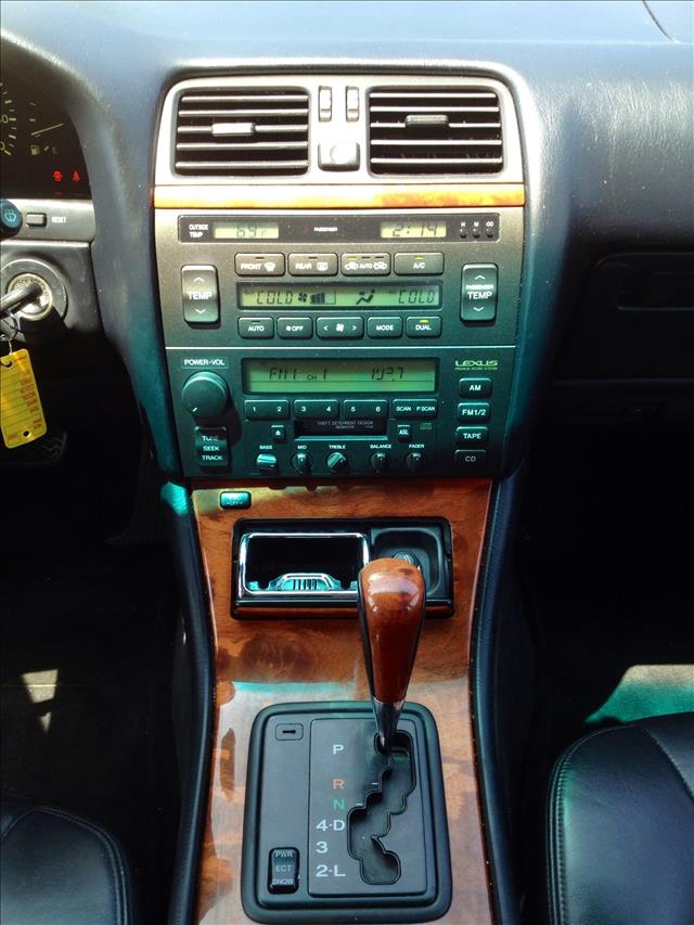 2000 Lexus LS 400 Base