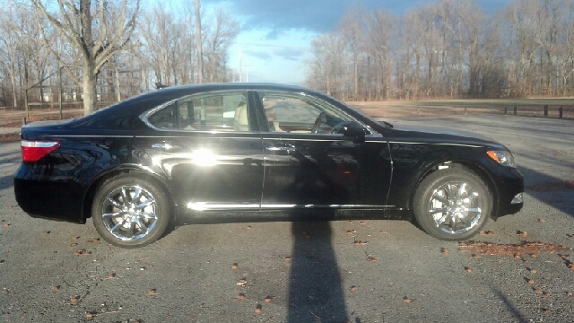 2009 Lexus LS 460 2008 Chevrolet Trailblazer LT W/1lt 4DR SUV 113qu