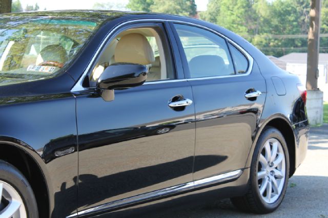 2009 Lexus LS 460 2008 Chevrolet Trailblazer LT W/1lt 4DR SUV 113qu