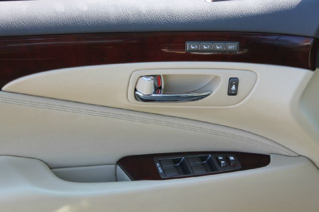 2009 Lexus LS 460 2008 Chevrolet Trailblazer LT W/1lt 4DR SUV 113qu