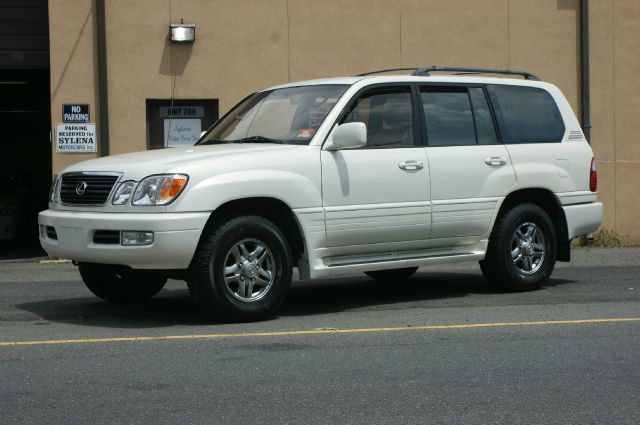 2002 Lexus LX 470 Scion XB