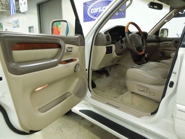 2002 Lexus LX 470 Scion XB